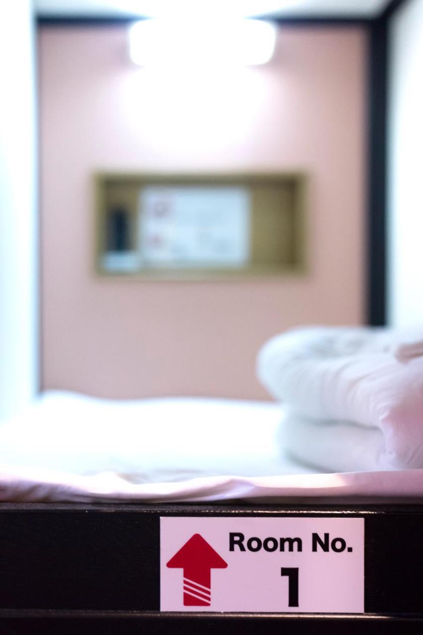 Capsule Hotel Hatagoya Токио Экстерьер фото